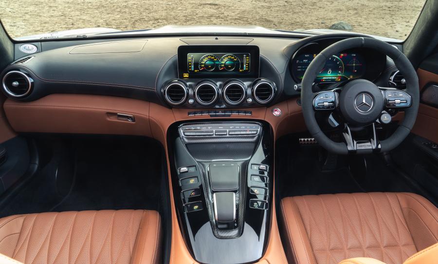 Торпедо Mercedes-AMG GT R Roadster (R190) 2019 года  (UK) (фото 35 из 40)